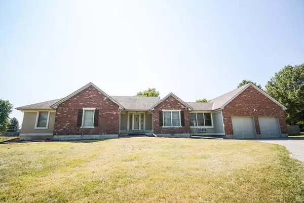 21608 S Countryside DR, Peculiar, MO 64078