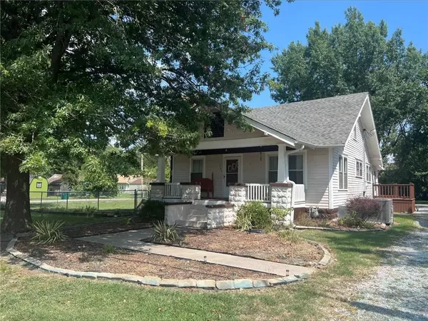 802 S 32 ST, Parsons, KS 67357