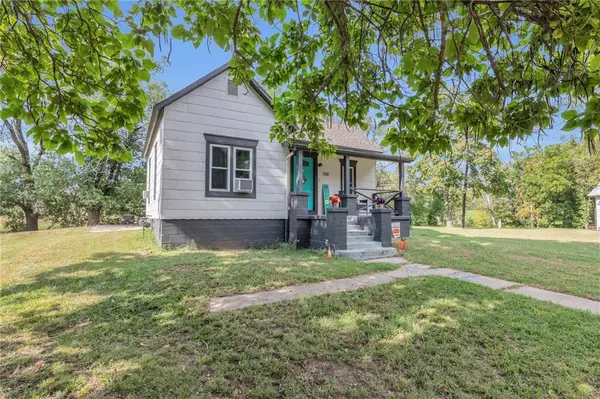 708 Carr AVE, Osawatomie, KS 66064