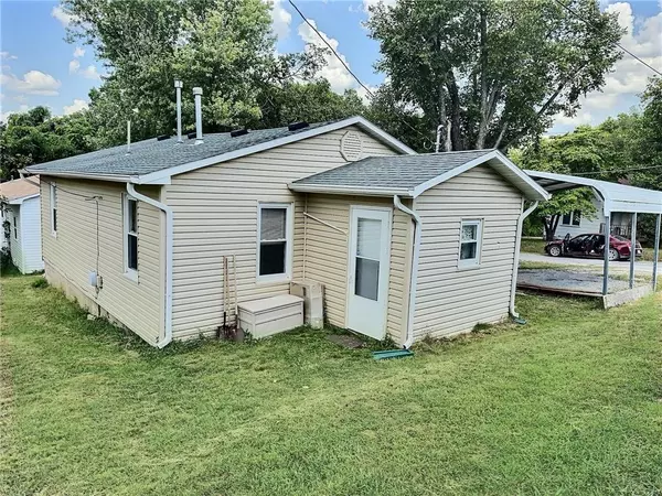 El Dorado Springs, MO 64744,106 N High ST #E