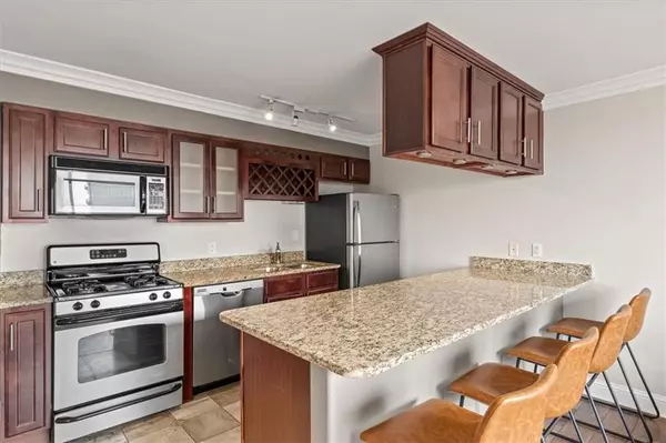 Kansas City, MO 64106,700 E 8th ST #15B