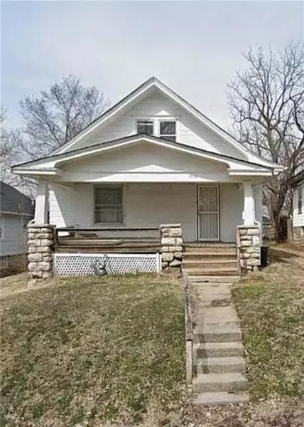 5610 E 27th TER, Kansas City, MO 64128