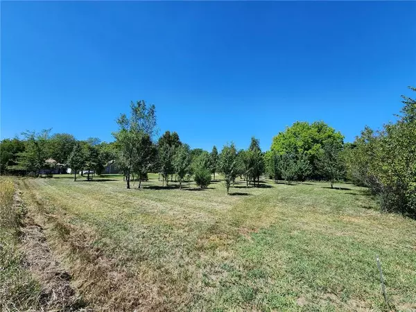 26 Ohio DR, Linn Valley, KS 66040