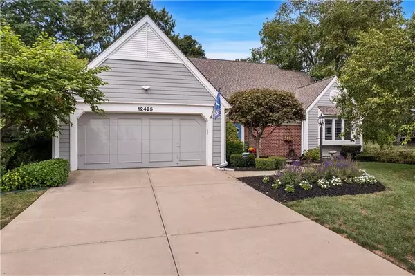 12425 Cambridge CIR, Leawood, KS 66209