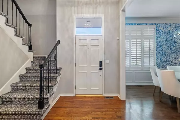 Leawood, KS 66209,12425 Cambridge CIR
