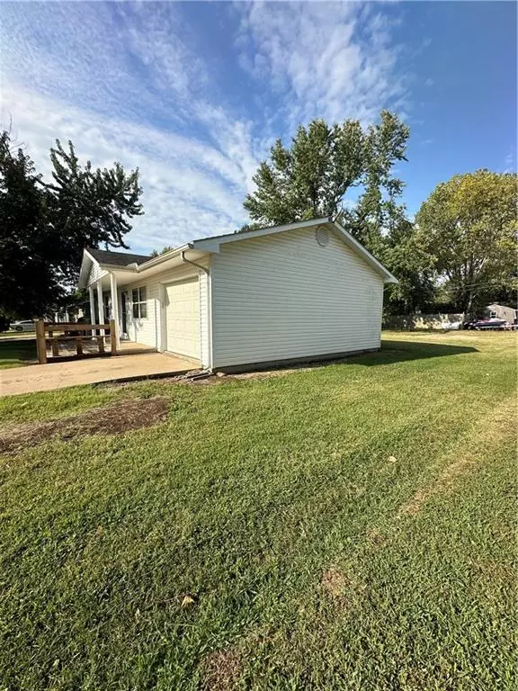 Iola, KS 66749,408 Kansas DR