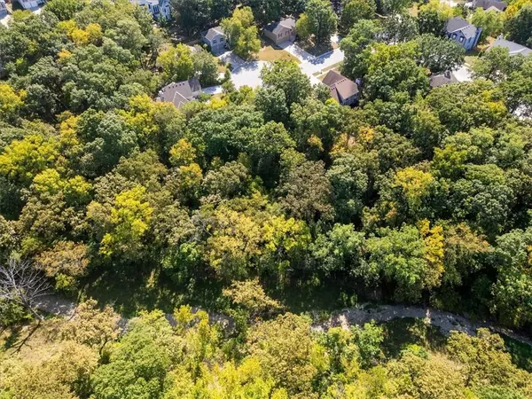 Lee's Summit, MO 64081,240 Whitlock DR