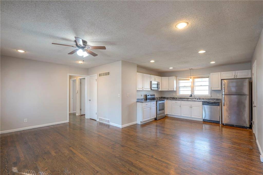12710 10th ST, Grandview, MO 64030