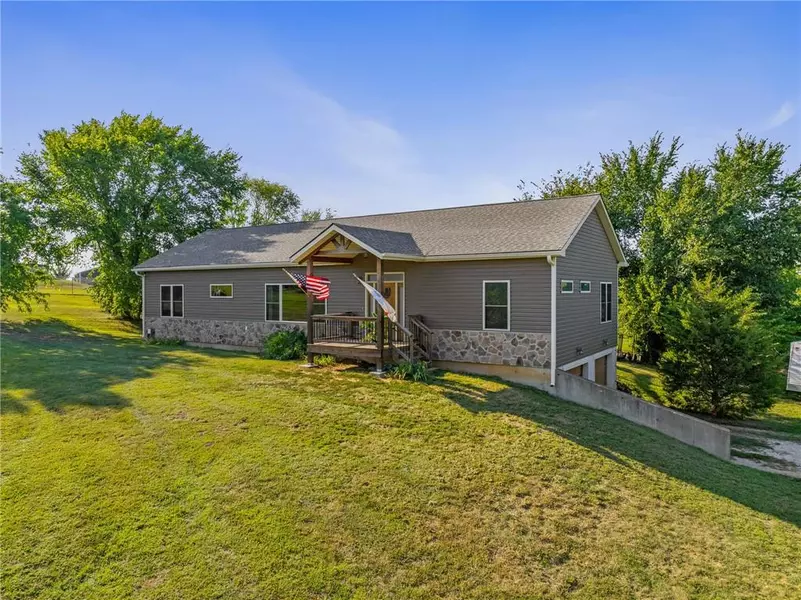 20282 Golden RD, Linwood, KS 66052