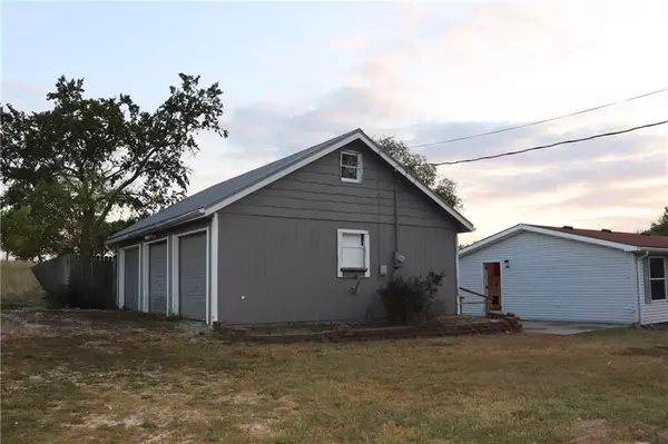 Paola, KS 66071,18025 W 319th ST