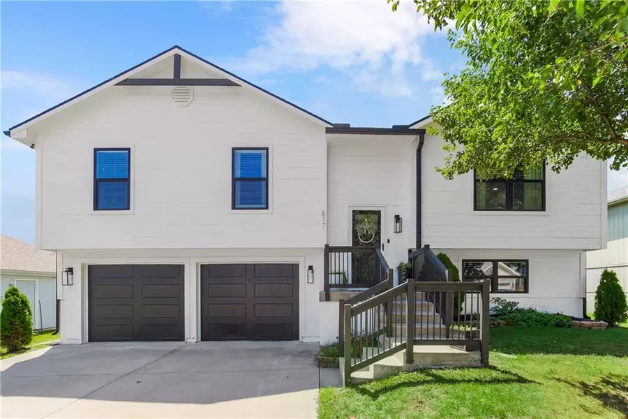 617 SW Muriel DR, Grain Valley, MO 64029