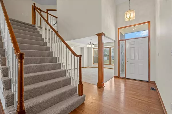 Lee's Summit, MO 64063,509 SE Canterbury LN