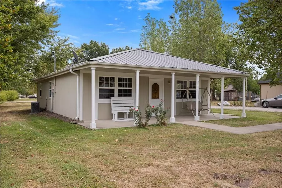 213 Spruce ST, Garden City, MO 64747