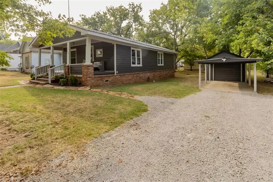 105 W Taylor ST, Caney, KS 67333