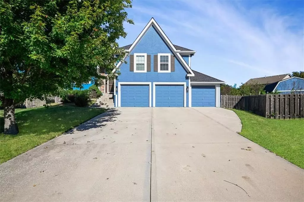 Lansing, KS 66043,1060 Allyssa CT