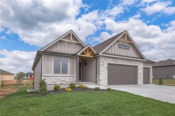 Greenwood, MO 64034,906 Savannah LN
