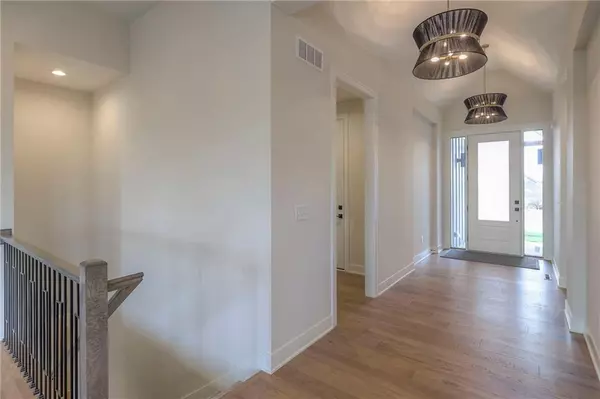 Greenwood, MO 64034,906 Savannah LN