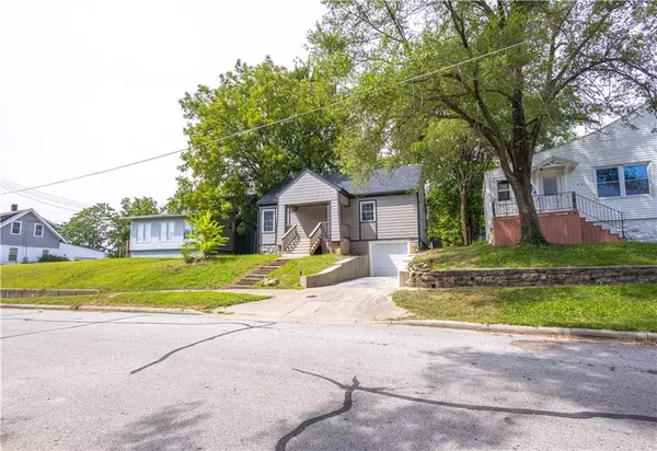 Excelsior Springs, MO 64024,106 S Maple ST