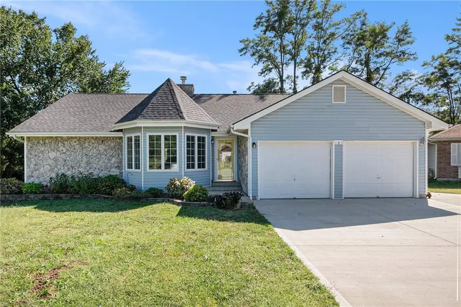 18 Sandy CIR, Dearborn, MO 64439