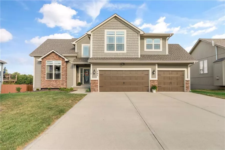 707 N 19th AVE, Greenwood, MO 64034