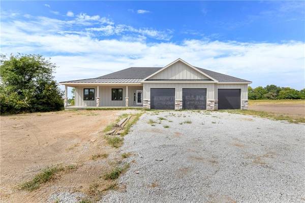 13408 S Woodland Ranch DR, Lone Jack, MO 64086