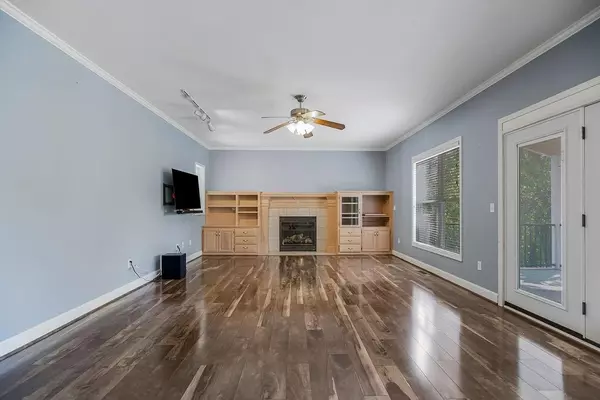 Paola, KS 66071,24905 Sunset LN