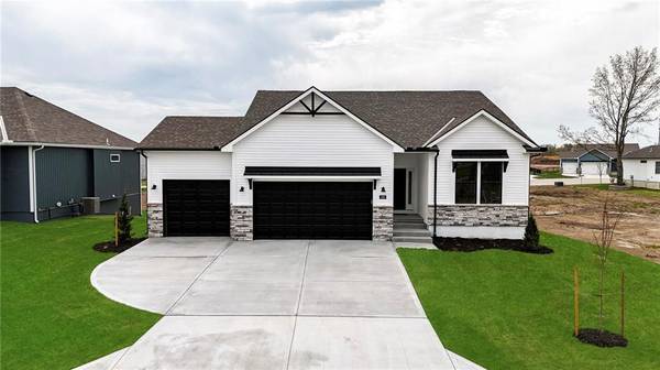 408 SW Hawthorne LN, Blue Springs, MO 64014