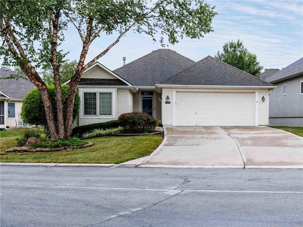 1351 SW Heartwood DR, Lee's Summit, MO 64081