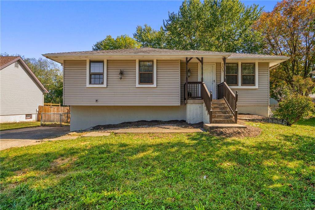 103 SE CRESCENT ST, Lee's Summit, MO 64063