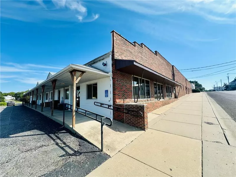 120 W 19th ST, Higginsville, MO 64037