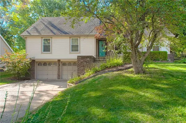 Parkville, MO 64152,9803 NW Hampton Woods DR