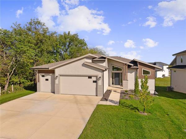 25102 W 90th TER, Lenexa, KS 66227
