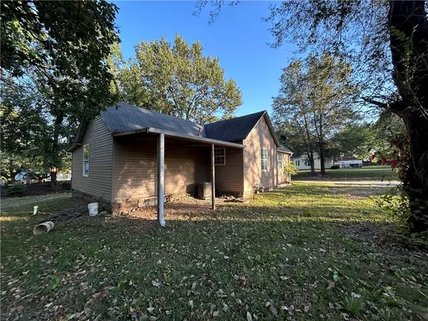 Windsor, MO 65360,802 E Jackson ST