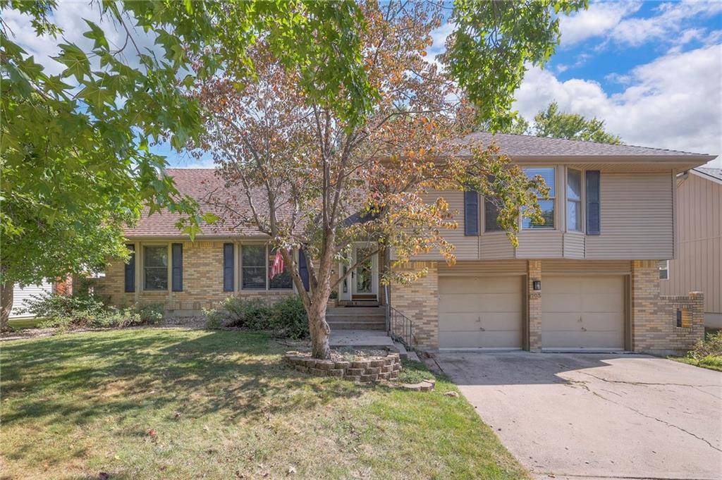 703 SW Montgomery AVE, Lee's Summit, MO 64081