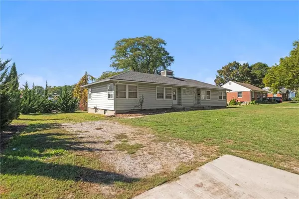 Shawnee, KS 66203,6144 Roger RD