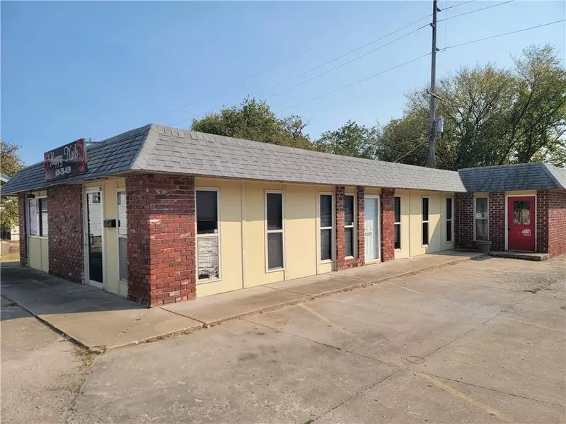 309 W 11th ST, Coffeyville, KS 67337