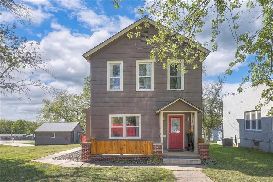 408 S Silver ST, Paola, KS 66071
