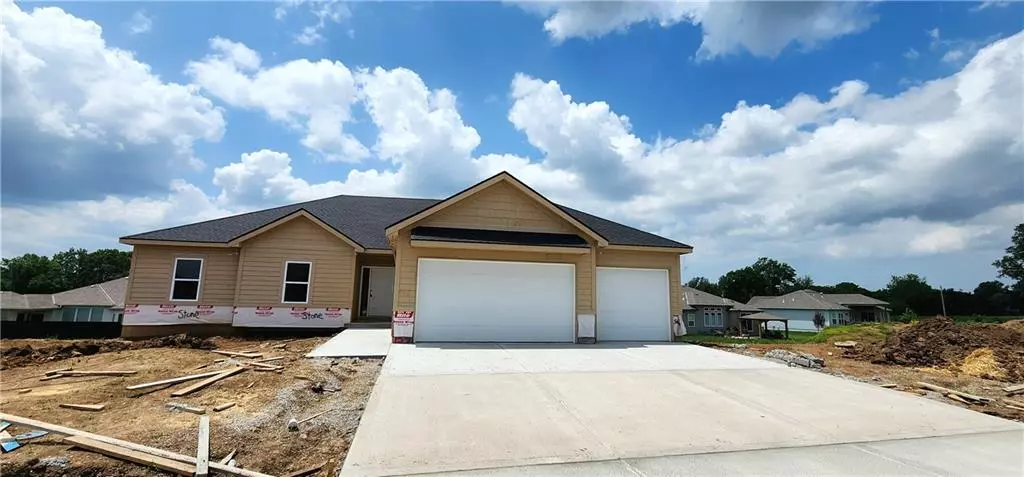 1828 NE Sparta DR, Grain Valley, MO 64029