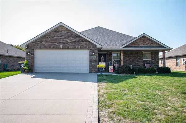 1703 NW Creekland DR, Grain Valley, MO 64029