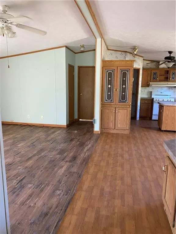 Topeka, KS 66618,3905 NW 94th ST