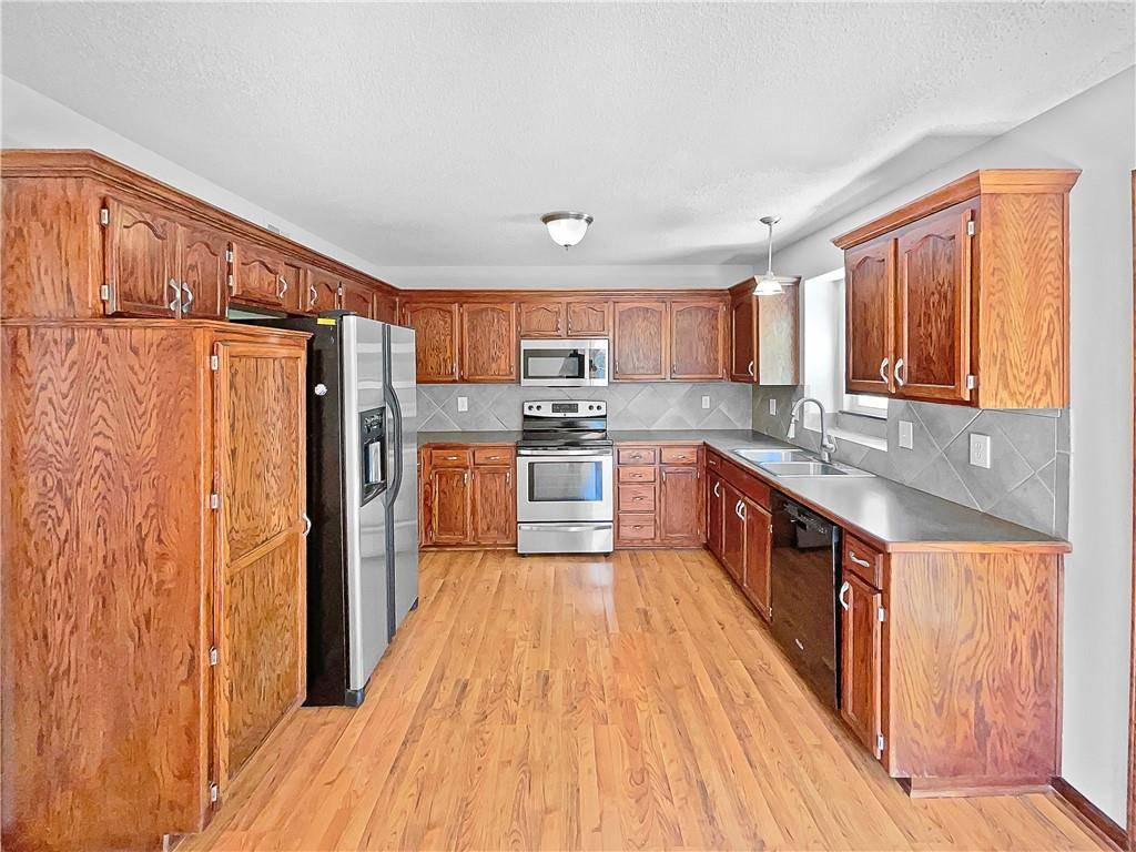 Independence, MO 64058,1821 N Ethan LN