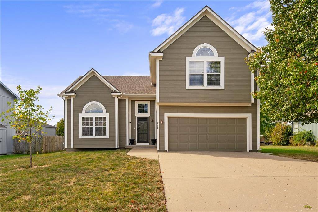 624 Stone Creek DR, Gardner, KS 66030