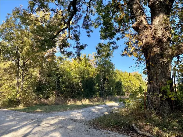 Paola, KS 66071,33895 Oak Grove RD