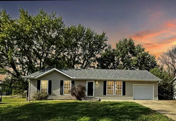 1616 Village O DR, Maryville, MO 64468