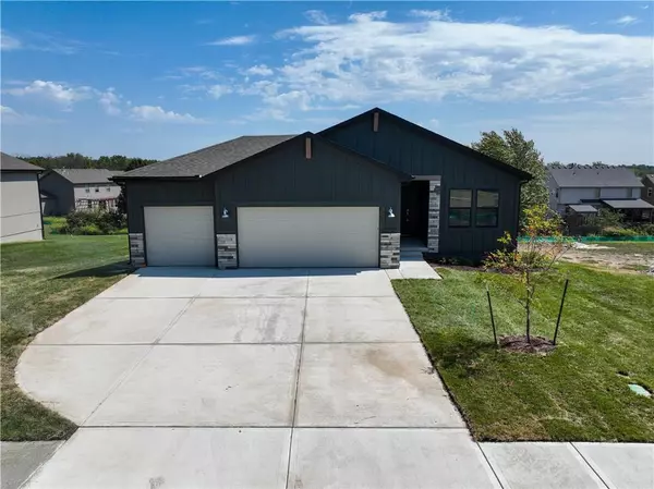 18121 Venerable ST, Overland Park, KS 66013