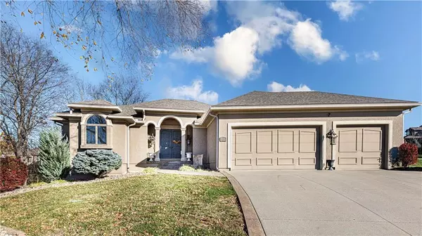 4429 NE Shadow Valley CIR, Lee's Summit, MO 64064