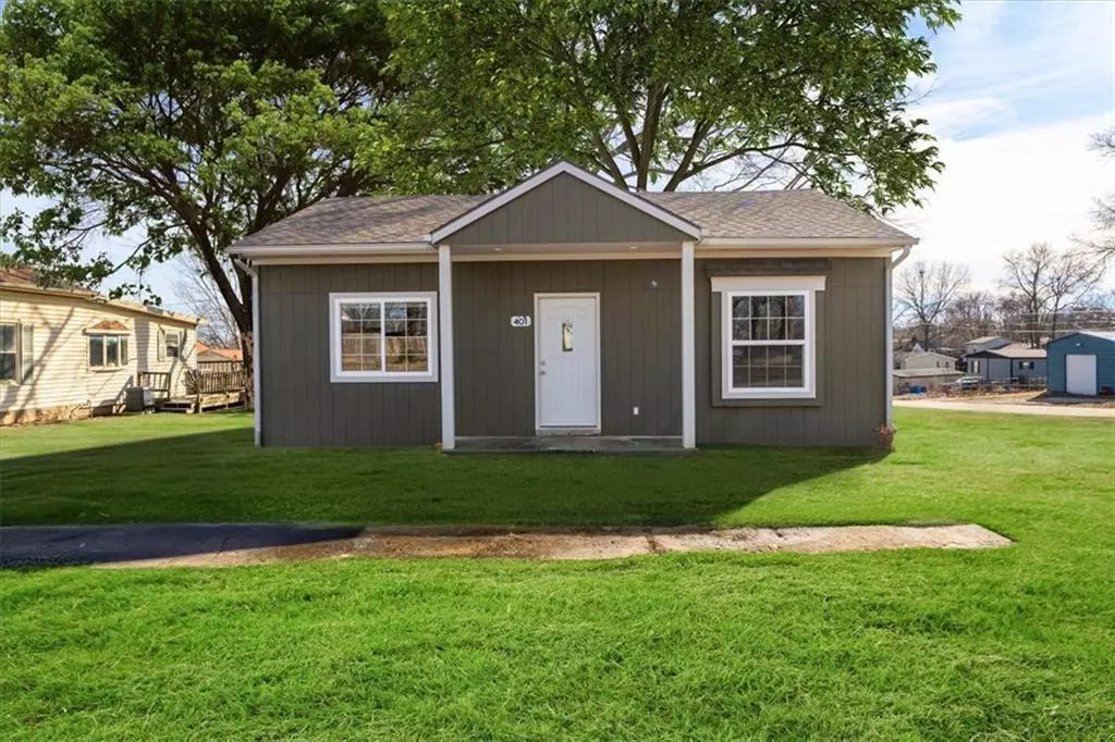 Mclouth, KS 66054,401 E Lucy ST