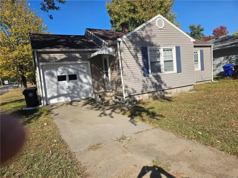 1916 W 3rd ST, Sedalia, MO 65301