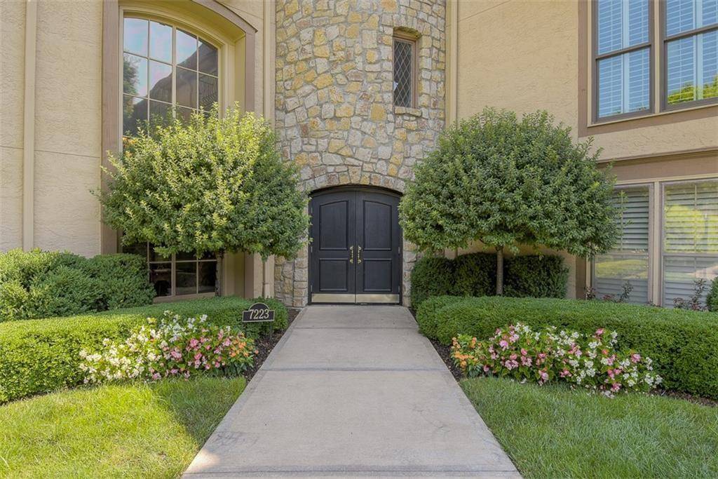 Prairie Village, KS 66208,7223 Mission RD #103