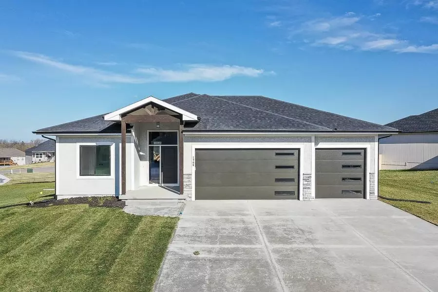 1706 N 162nd CIR, Basehor, KS 66007